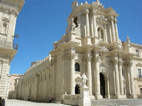 Banca carige italia spa via algeri, 2 ang. Storia e architettura del Duomo di Siracusa: primo tempio ...