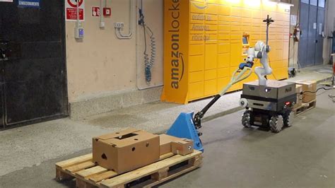 A Collaborative Robotic Approach To Autonomous Pallet Jack