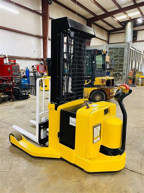 2013 Electric Yale Mrw030 Electric Walkie Straddle Stacker Reach