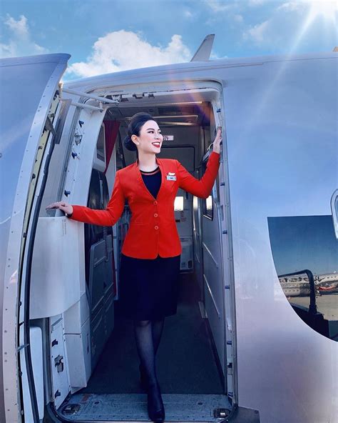 Pin By Arunas Ribikauskas On Stewardess In 2021 Feminine Beauty