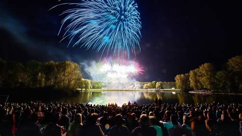 Rhein in flammen ist die bezeichnung jährlich veranstalteter großfeuerwerke, die zu verschiedenen zeitpunkten an mehreren abschnitten des mittelrheins stattfinden. Wetter ist Freund von «Rhein in Flammen» in Bonn - Bild.de