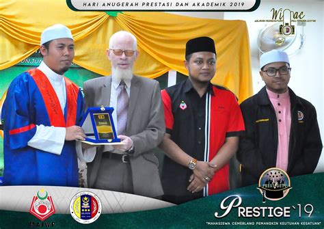 Hari anugerah cemerlang 2017 hiasan pentas dan backdrop latar pentas stage decorations eid decoration diy and crafts. [ BERITA: HARI ANUGERAH PRESTASI DAN AKADEMIK 2019 ...