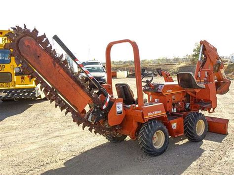 Ditch Witch 3500 Dd 4wd Ride On Trencher With Backhoe Attachment Deutz