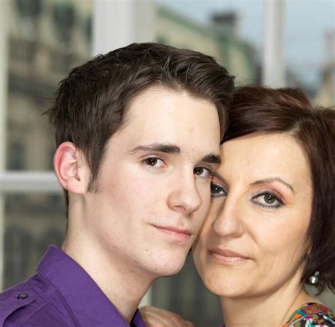Was für gesellschaftliche bilder müssen wir da aus unserem kopfkino. Österreich: Die 43-Jährige, ihr 16-jähriger Mann und das ...