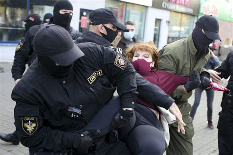 Police In Belarus Arrest 200 Women At Opposition Protest Canary