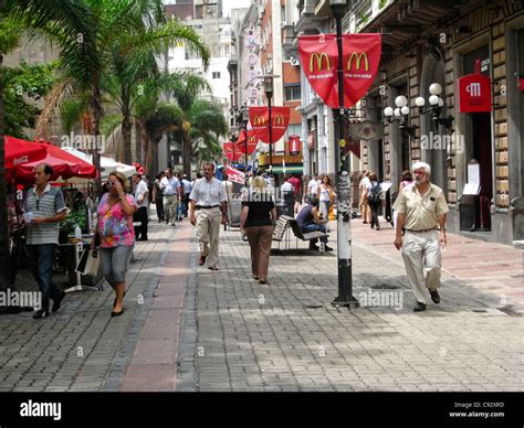 Montevideo Montevideo Uruguay Walking Street With Stalls And