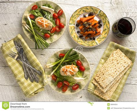 pratos judaicos tradicionais da pascoa judaica de peixes