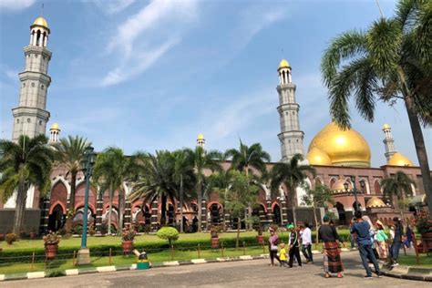 Secara geologi negara indonesia merupakan daerah yang banyak sekali terdapat adanya gunung purba. Penggagas dan Pendiri Masjid Kubah Emas Hj Dian Al Mahri ...