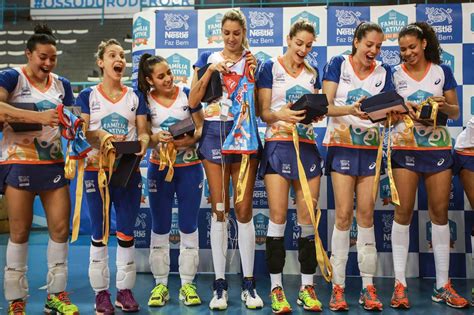 Especialista em uniformes esportivos para equipes de futebol de várzea e semi profissional, a uniformes sport bcs. VÔLEI NESTLÉ/OSASCO APRESENTA NOVO UNIFORME PARA SEMIFINAL ...