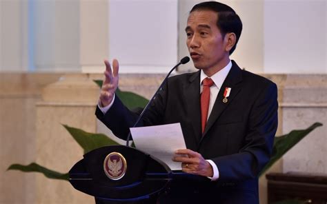 Presiden jokowi meninjau the caldera toba nomadic escape. Jokowi Sebut Guru PKn dan Agama Kebanyakan : Okezone News