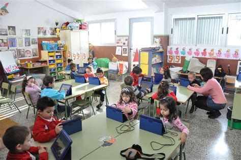 Sección de ejercicios interactivos con autocorrección para practicar el idioma español. Tabletas digitales en Educación Infantil: Integración en los rincones de aula. | Uso educativo ...