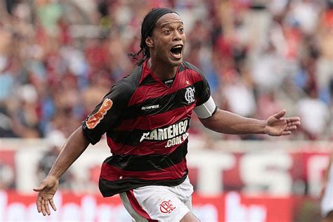 Duas vezes eleito o melhor do mundo pela fifa. Ronaldinho - 11v11