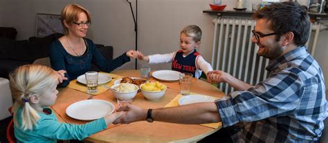 Gebete für Kinder: Die schönsten Kindergebete - katholisch.de