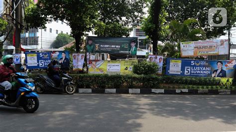 Pemasangan Alat Peraga Kampanye Di Fasilitas Umum Foto