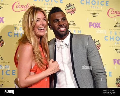 Cat Deeley Left And Jason Derulo Pose In The Press Room At The Teen