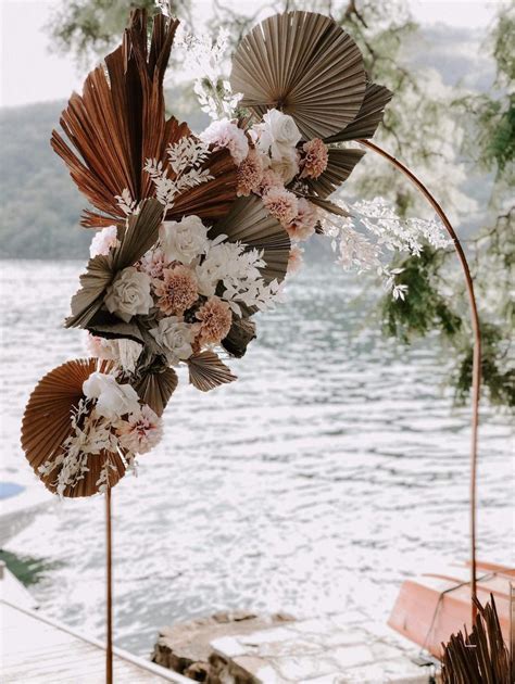 Here, you'll find a myriad of ways to add dried flowers to wedding tables and bouquets. Trend Alert! Creative Ways to Use Dried Palms in Weddings ...