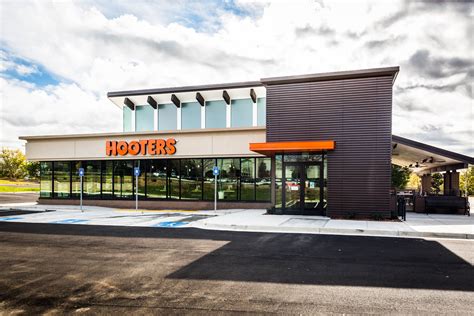 Hooters Hires Firehouse As Creative Agency Ad Age