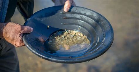 Gold Panning In Massachusetts A Gold Prospecting Guide Bizarrehobby