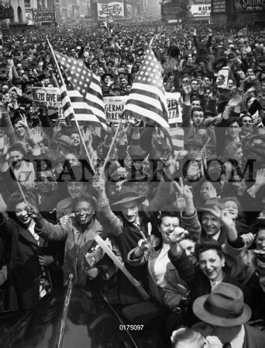 Image Of New York V E Day 1945 Crowds Celebrating In Times Square