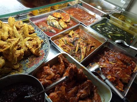 Tak kira makan untuk sarapan ke malam ke ,semua popular. Nasi Padang / Nasi Sambal Goreng / Nasi Ayam Penyet / Nasi ...