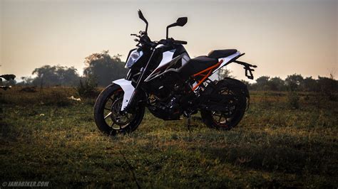 Being on a slower motorcycle, these quick 390s catch up really. KTM Duke 250 HD wallpapers - 5 | IAMABIKER