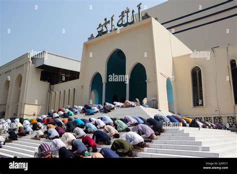 Dhaka Dhaka Bangladesh 8th Apr 2022 Muslim Devotees Offer Jummah