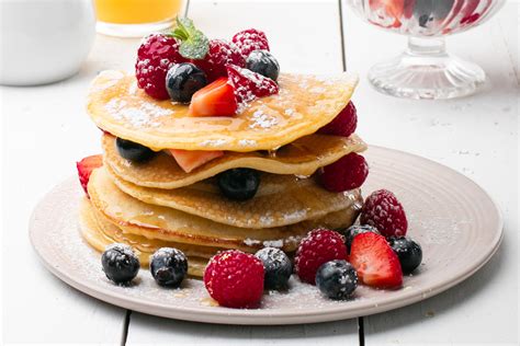 American Style Pancakes With Honey And Berries Recipe Odlums