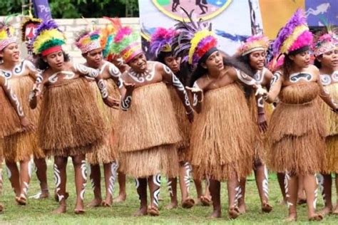 Baju Pengantin Adat Papua