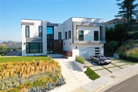Modern Mansion Luxury Home In Hills — Ventra7
