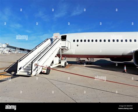 Airplane Stairs Hi Res Stock Photography And Images Alamy