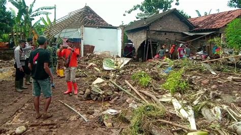 Tanggul Sungai Jebol Puluhan Rumah Di Pati Rusak Diterjang Banjir Bandang