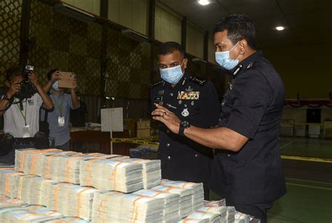 Selleks, et paremini vaadata asukohta pejabat menteri besar johor, pöörake tähelepanu lähedal asuvatele tänavatel: Polis Johor lakukan rampasan dadah terbesar RM201 juta ...