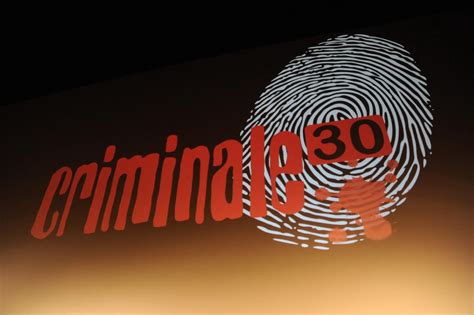 L'editore in lingua originale di zurigo lo presenta come il simenon «premetto che la storia è immorale, ma poiché risale a quei tempi lontani in cui la scienza investigativa utilizzava per la prima volta certi metodi, non c'è più. Die Nominierten für die Friedrich-Glauser-Preise 2018 ...