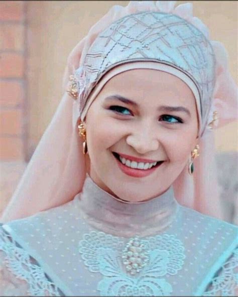 Pin By Ammara On Gulsim Ali Turkish Women Beautiful Muslim Beauty Turkish Clothing
