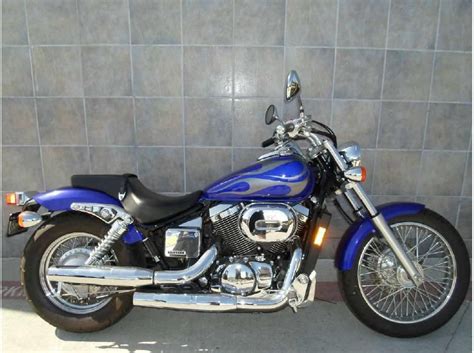 The spirit 750 combines style, performance, comfort, and honda technology all into a sporty cruiser package. Buy 2005 Honda Shadow Spirit 750 (VT750DC) Cruiser on ...