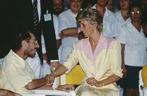 Princess Diana Shaking Hand Of Man Dying From Aids Was Momentous