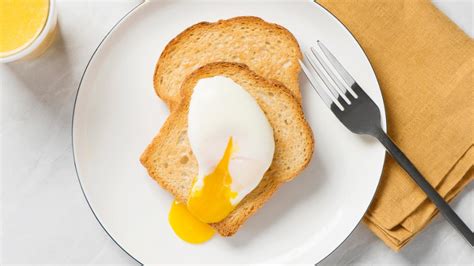 How To Cook Basic Poached Eggs Get Cracking