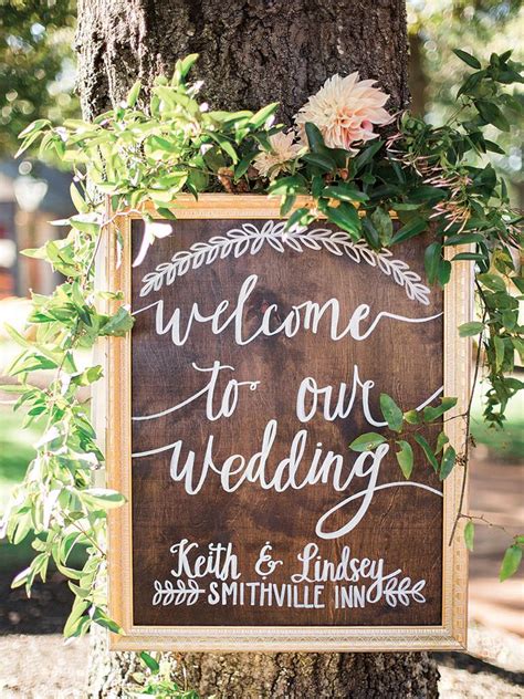 These 25 Rustic Wedding Signs Are Perfect for Your Outdoor (or Indoor