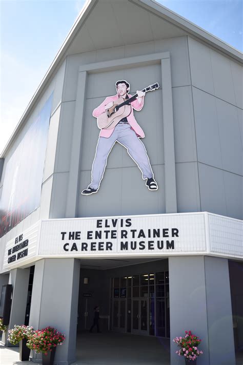 Graceland Experience The Extravagant Lifestyle Of Elvis Presley A