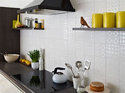 Available in a variety of styles from modern to classic and in a range of sizes, colours and finishes, we're bound to have the tile for your own personal style. La Dolce Vita Patchwork White | Topps Tiles | Textured tiles bathroom, Home kitchens, Kitchen ...