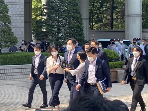 자주 등장하는데요, 만약 이재용 부회장이. '삼성 합병·승계 의혹' 이재용 부회장 오늘 구속 기로 (종합 ...
