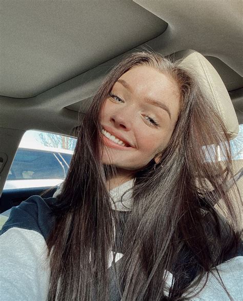Instagram 2 Quinton Griggs In 2020 Pretty White Girls Brown Hair Selfie Long Hair Girl