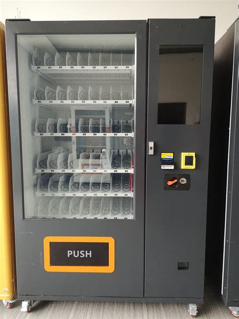 Stock Management Media Combination Vending Machines With Converyer Belt
