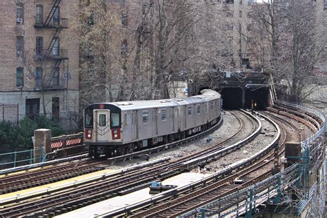 Mta New York City Subway Bombardier R142 4 Train Around The Horn Flickr