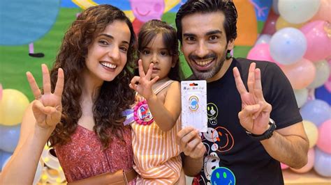 Sanaya Irani And Mohit Sehgal Pose With Barun Sobtis Daughter On Her 3rd Birthday And Fans Are