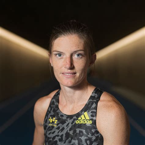 «es ist normal, als athletin schmerzen zu haben» die hürdenläuferin lea sprunger bestreitet ihre letzte saison als spitzensportlerin. Olympia: Lea Sprunger peilt eine Medaille an - trotz ...