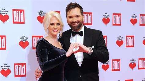 View all sarah knappik tv. Trennungs-Geständnis bei PBB? Sarah Knappik ohne Partner ...