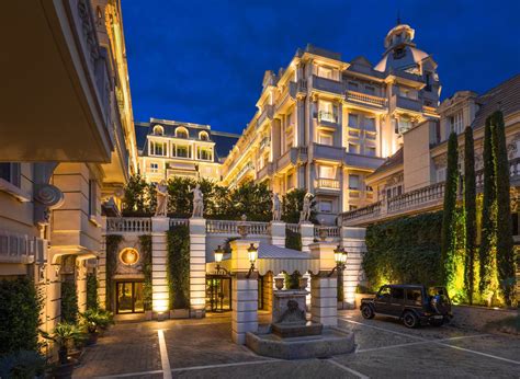 Der weiße sandstrand und die ostsee direkt vor dem haus spiegeln sich im interieur wider und unterstreichen die das hotel am meer liegt an der wohl schönsten bucht rügens, der proraer wiek, direkt an der autofreien. See and be seen - We pick the top 5 luxury hotels in Monaco