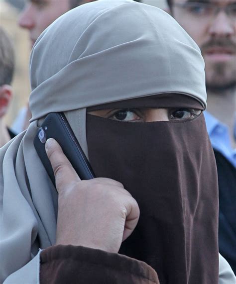 German Parliament Approves Partial Burqa Ban