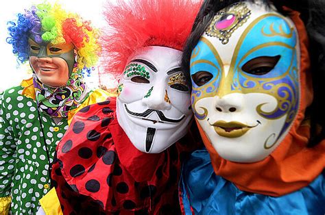 brasil de fato mascaras fantasias  criatividade marcam